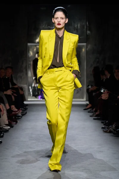 Look 33